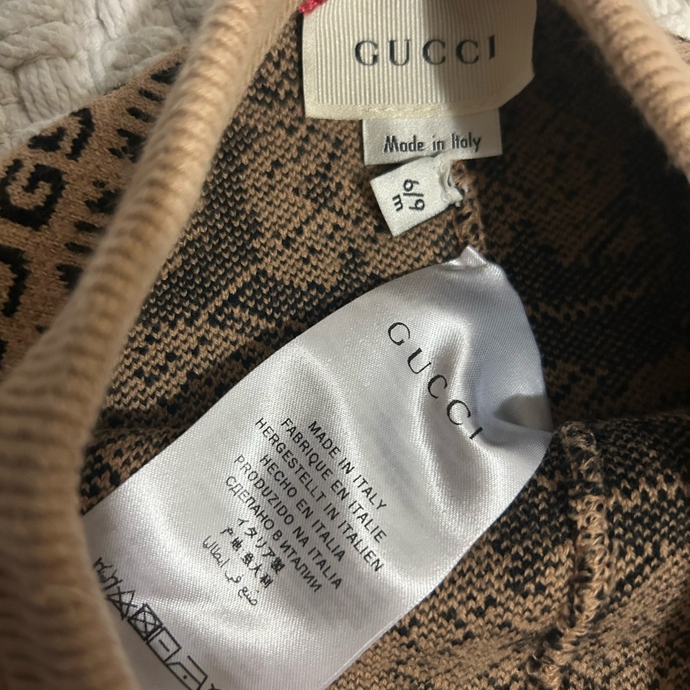 Gucci baby 6-9 knit pants, tan and black, Gucci insignia and dolphin print